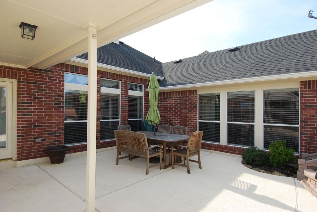 3319 Lawson Dr, Pearland, TX 77584