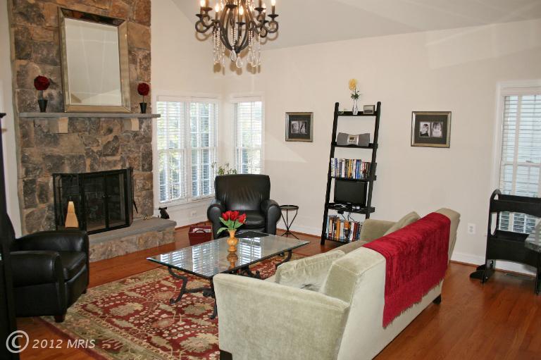 8215 Snead Loop, Gainesville, VA 20155